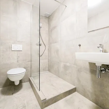 Apartment Raj Living - Center With 5 - 10 Min Messe Dus