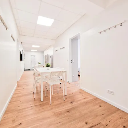 Raj Living - Center With 5 - 10 Min Messe Dus *