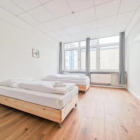 Raj Living - Center With 5 - 10 Min Messe Dus Apartment
